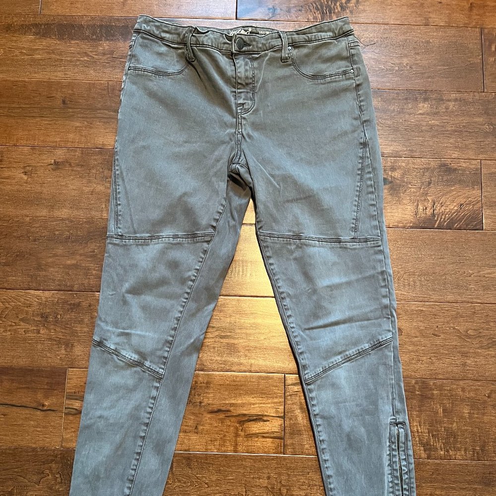 Olive Mid-Rise Jeggings (super stretch)